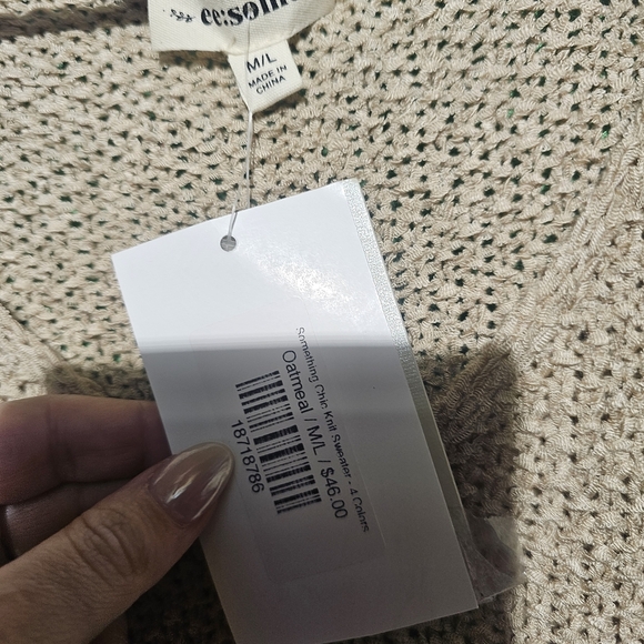 Ee:some Women's V-Neck Sweater in Beige NWT Size M/L 28 PTP - Picture 3 of 3